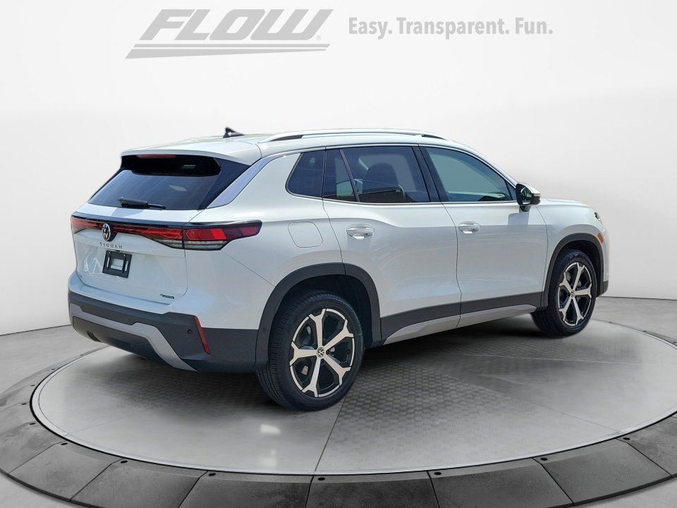 Certified 2025 Volkswagen Tiguan SE w/ Panoramic Sunroof Package image 9