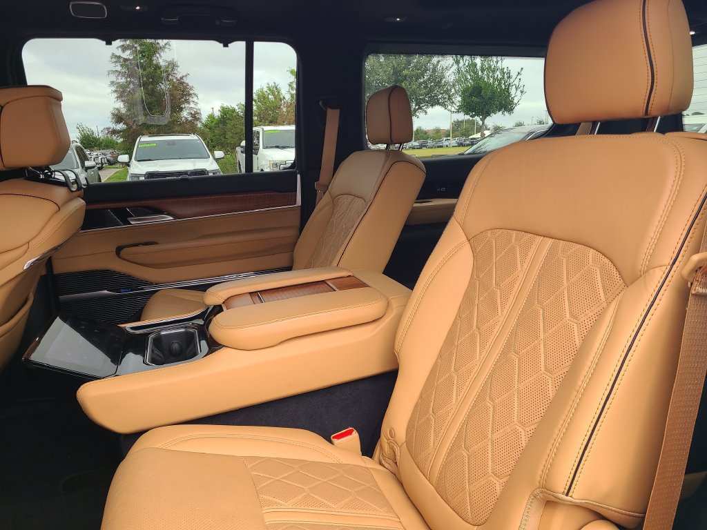 Used 2024 Jeep Grand Wagoneer Series III AWD/4WD image 10