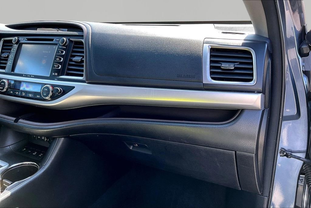 Used 2017 Toyota Highlander XLE image 19