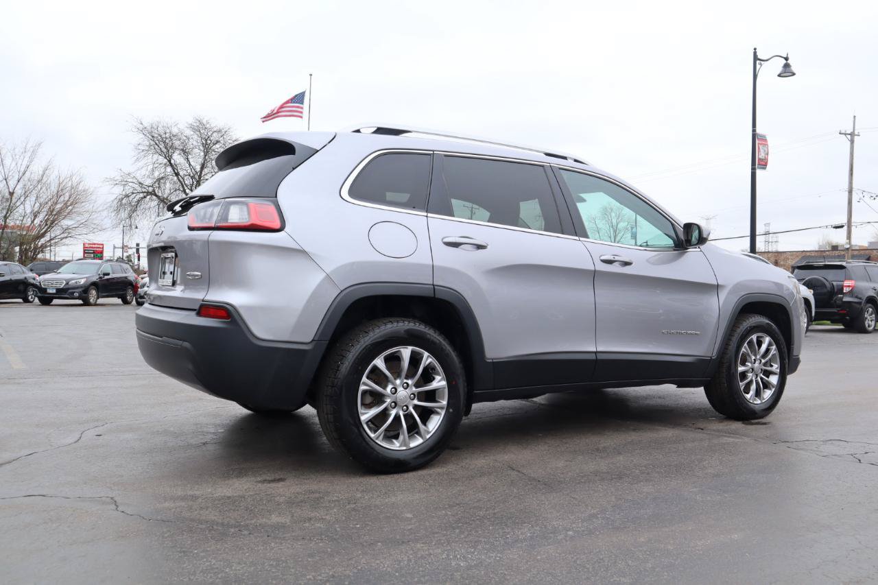 Used 2019 Jeep Cherokee Latitude Plus w/ Cold Weather Group AWD/4WD image 5
