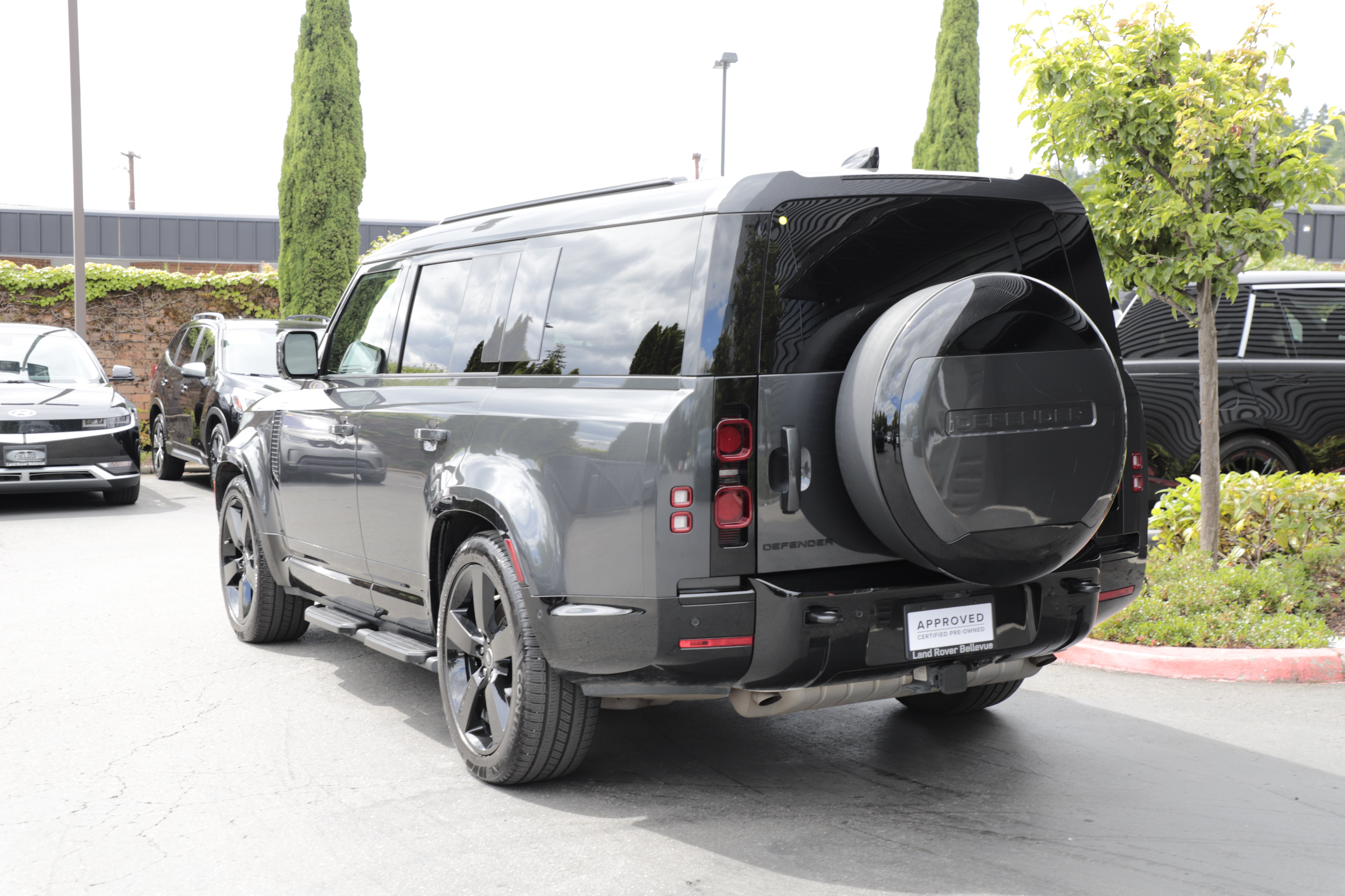 Certified 2025 Land Rover Defender 130 X-Dynamic SE AWD/4WD image 6