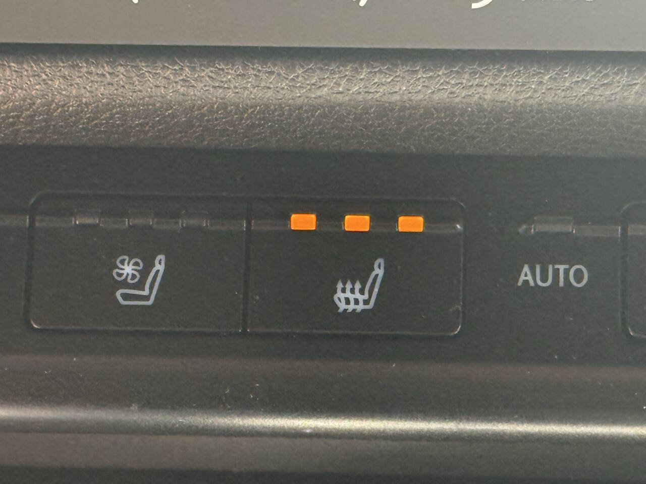 Used 2019 Lexus UX 200 w/ Premium Package image 28