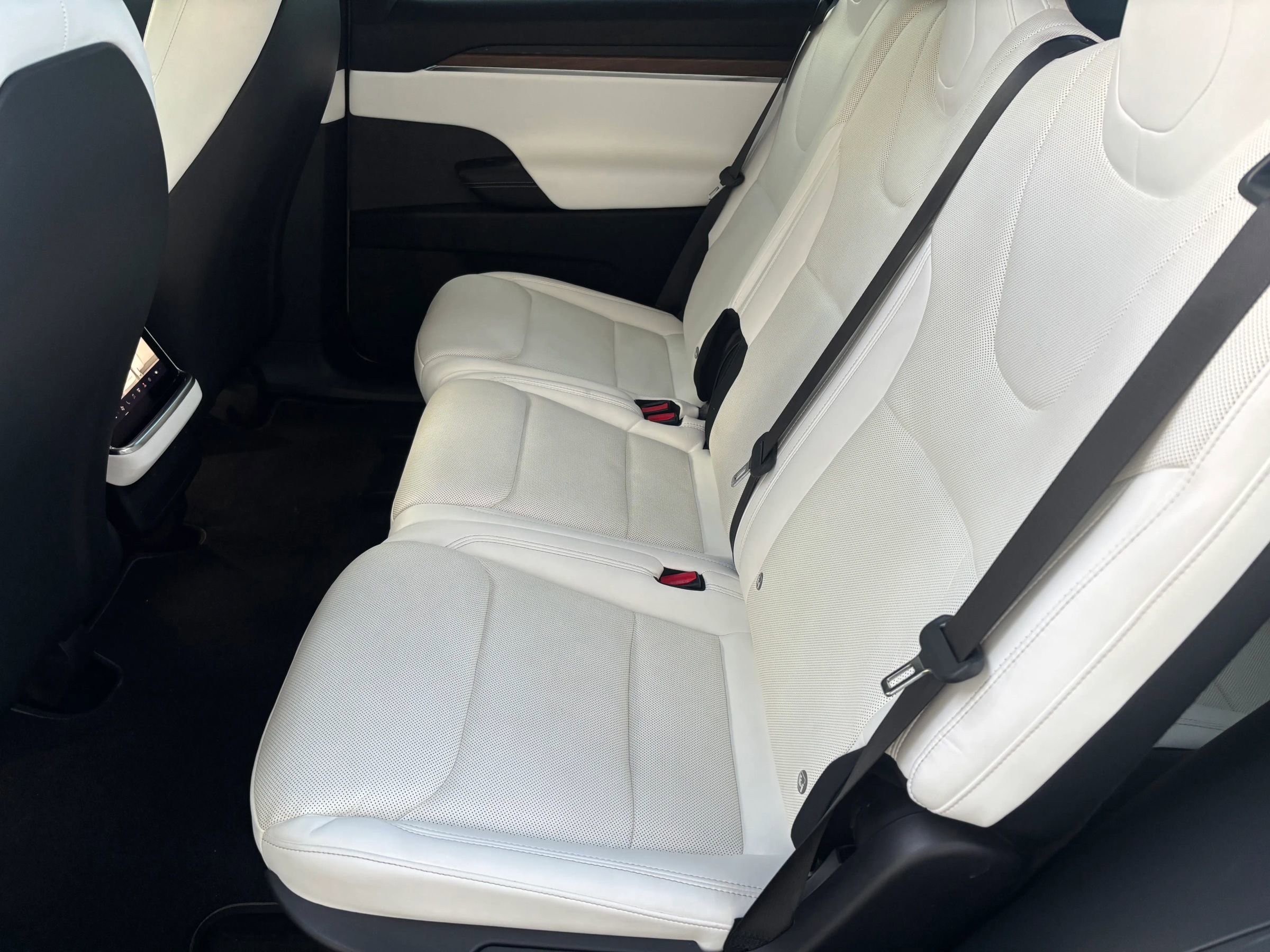 Used 2022 Tesla Model X image 13