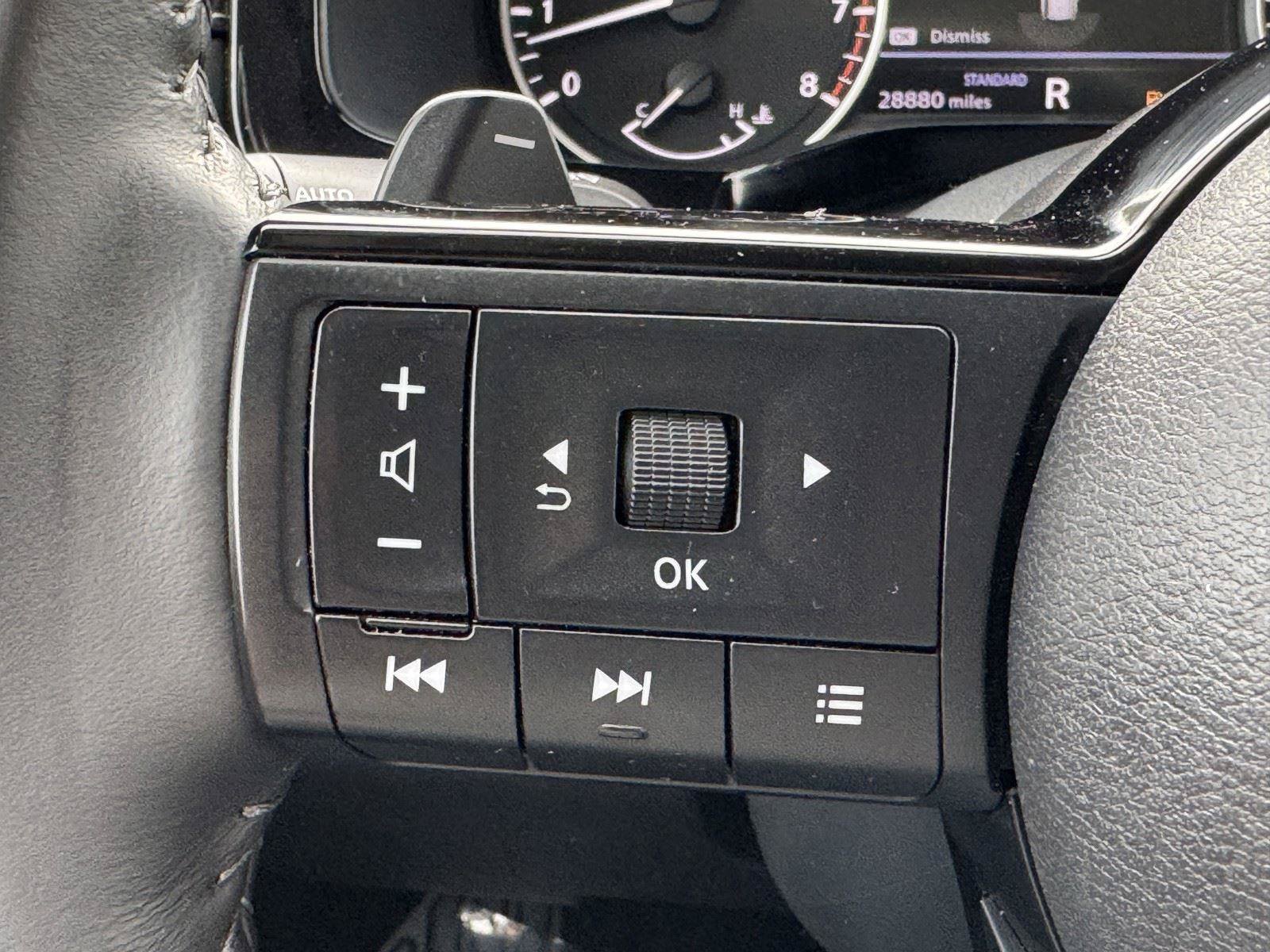 Used 2022 Nissan Pathfinder SV FWD image 28