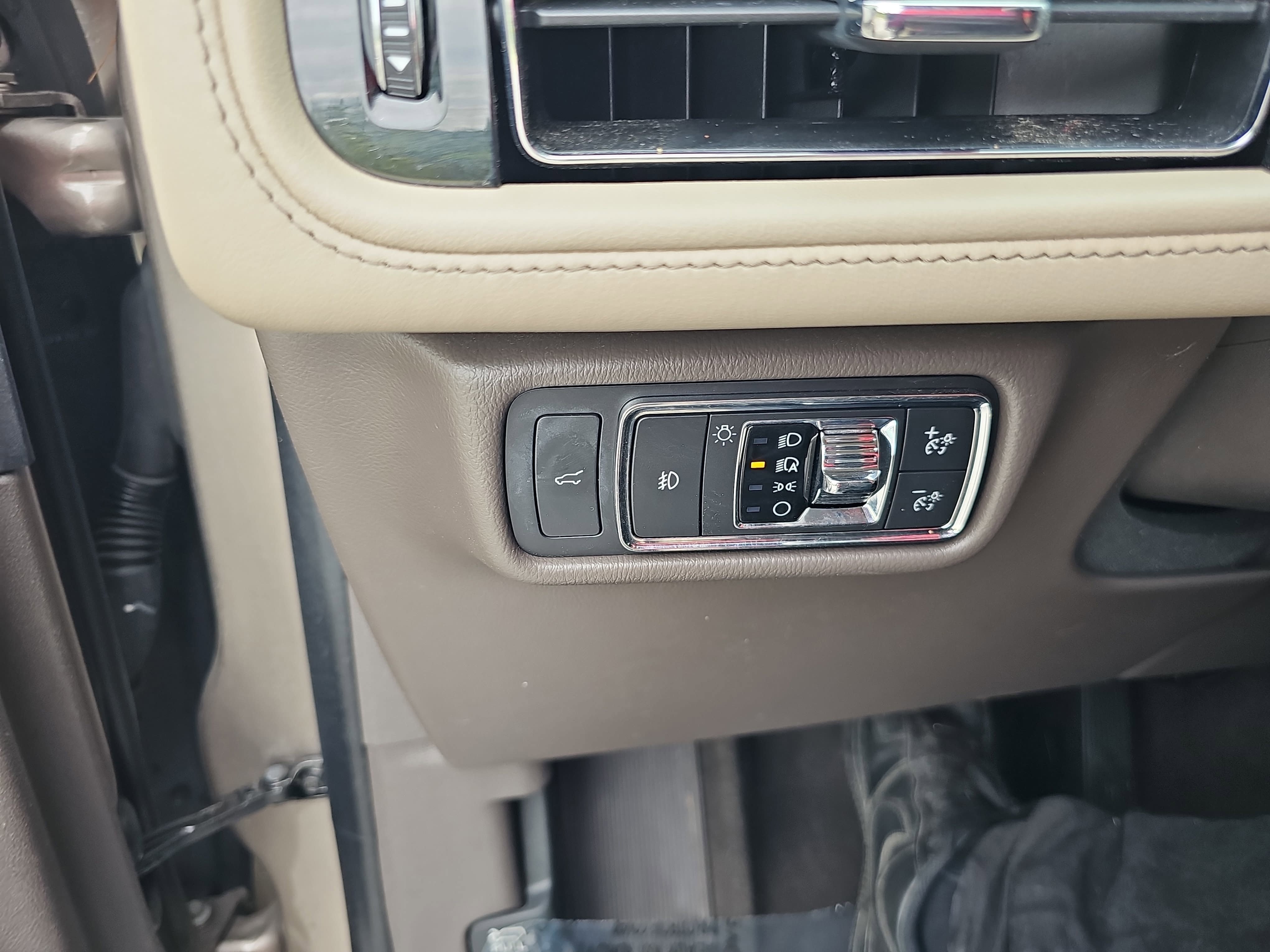 Used 2020 Lincoln Aviator Reserve w/ Equipment Group 201A AWD/4WD image 27