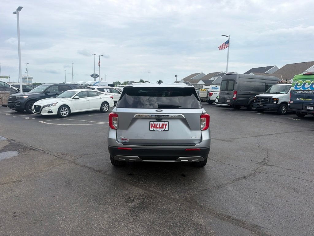 Used 2024 Ford Explorer XLT w/ Equipment Group 202A AWD/4WD image 7