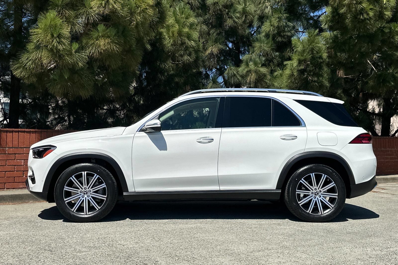 Certified 2025 Mercedes-Benz GLE 450e 4MATIC w/ Winter Package image 8