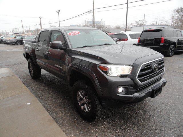 Used 2019 Toyota Tacoma SR5 AWD/4WD image 6
