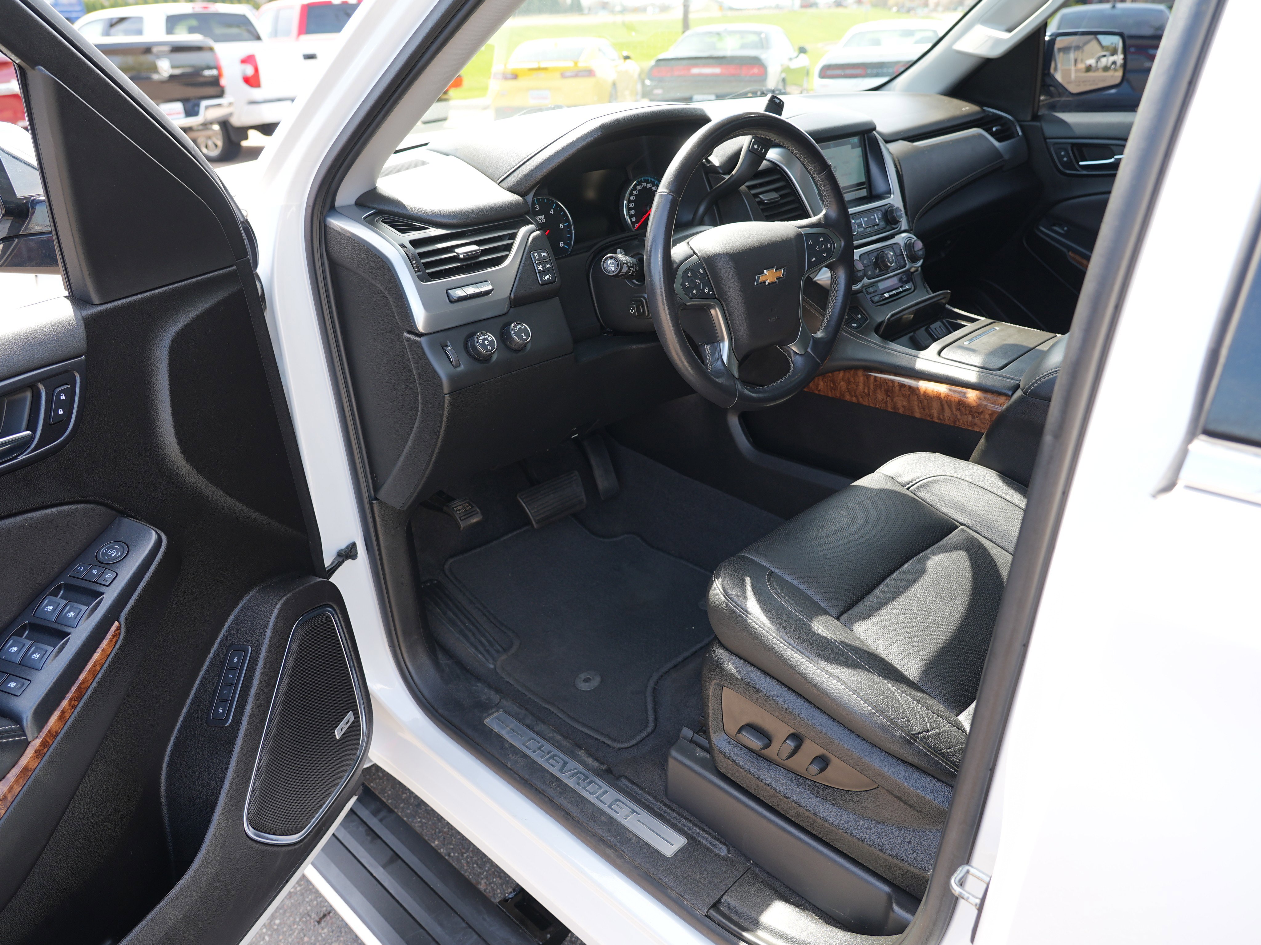 Used 2020 Chevrolet Suburban Premier AWD/4WD image 13