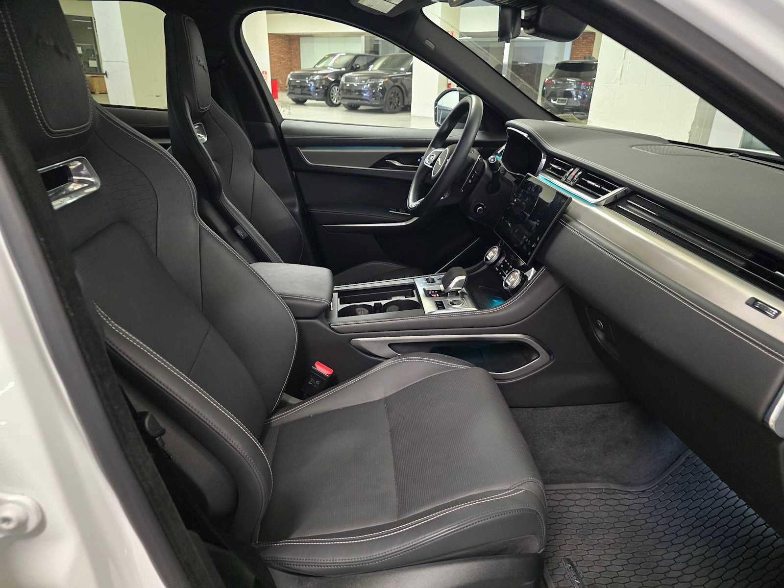 Used 2026 Jaguar F-PACE R-Dynamic S AWD/4WD image 12