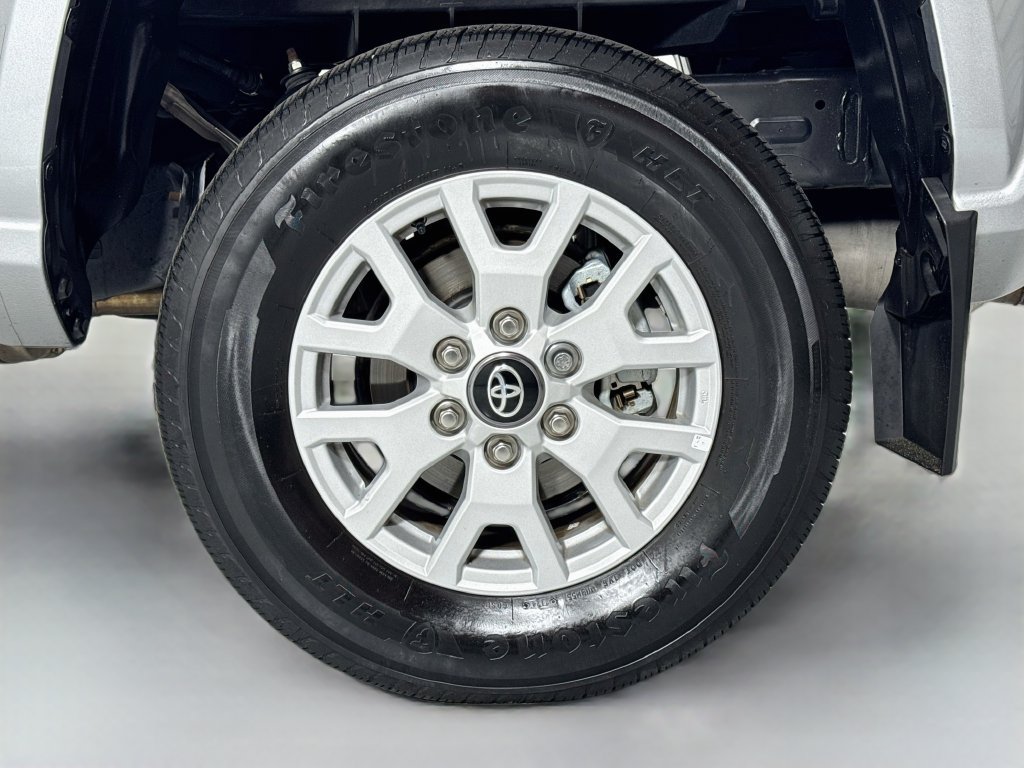 Used 2024 Toyota Tacoma SR5 AWD/4WD image 10