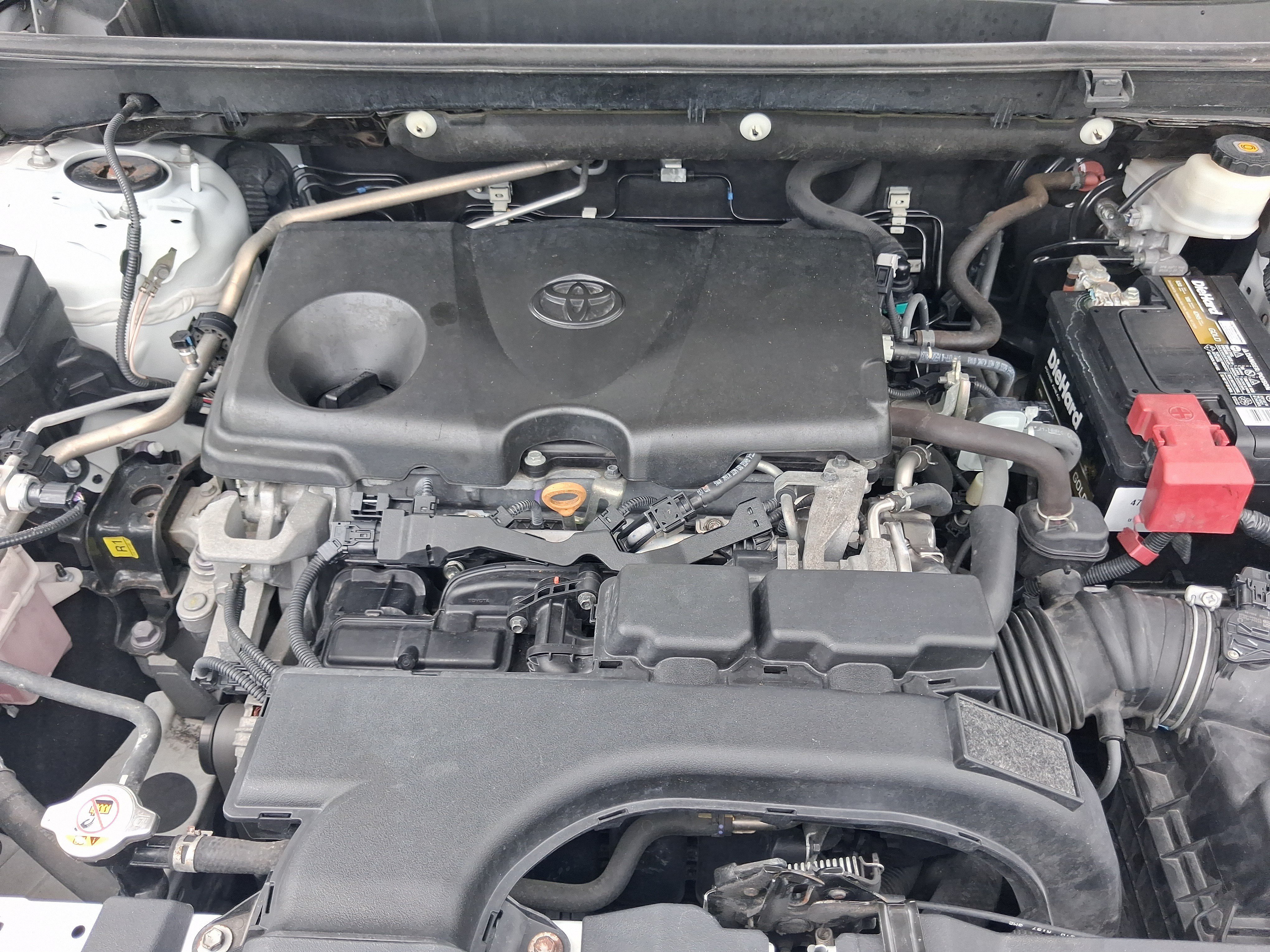 Used 2019 Toyota RAV4 XLE w/ Convenience Package FWD image 18