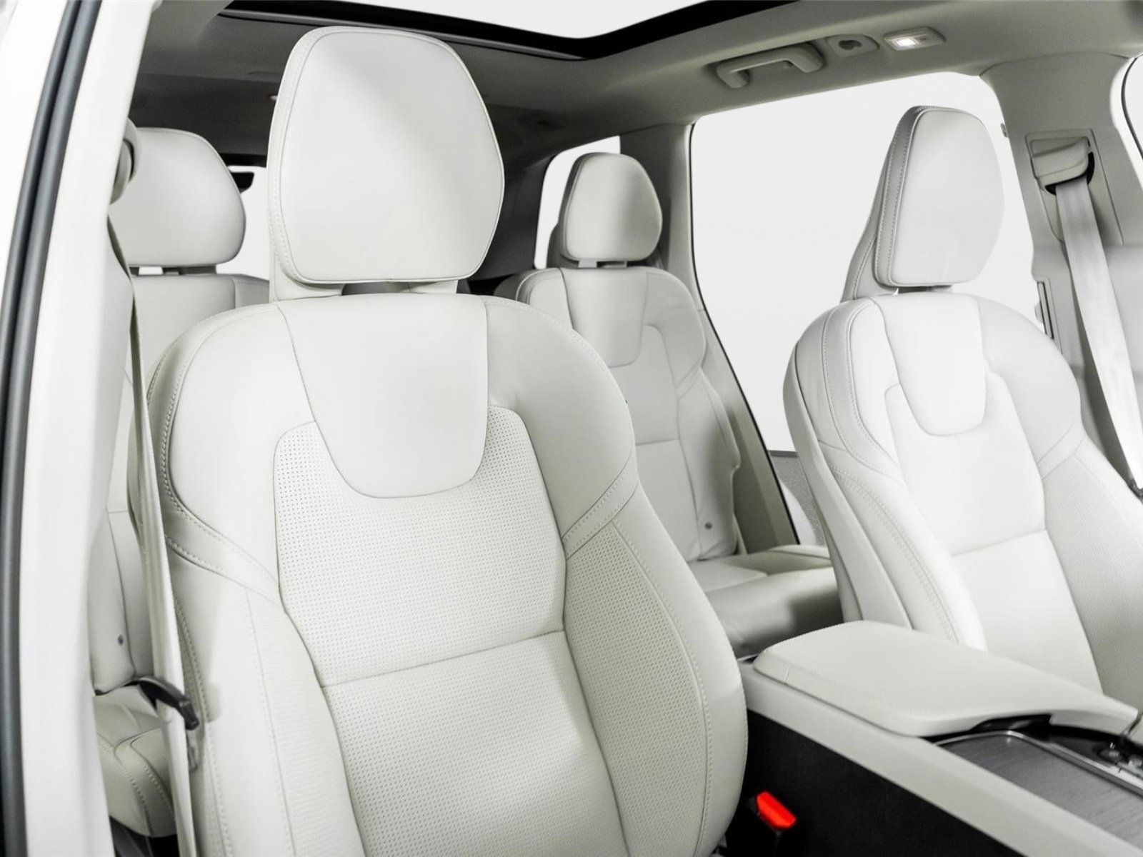 Used 2025 Volvo XC90 B6 Ultra w/ Protection Package Premier image 34