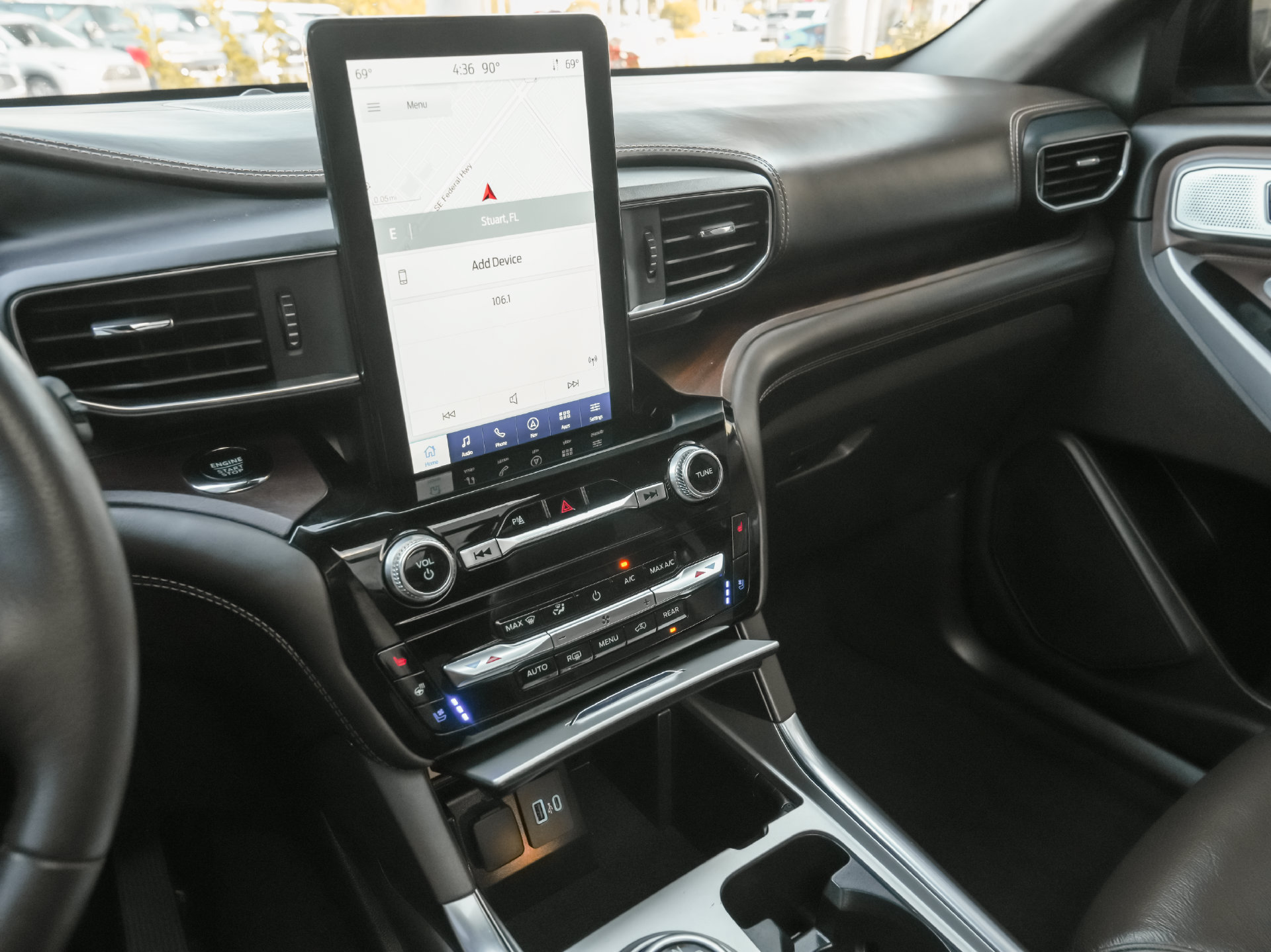 Used 2024 Ford Explorer King Ranch w/ Technology Package RWD image 14