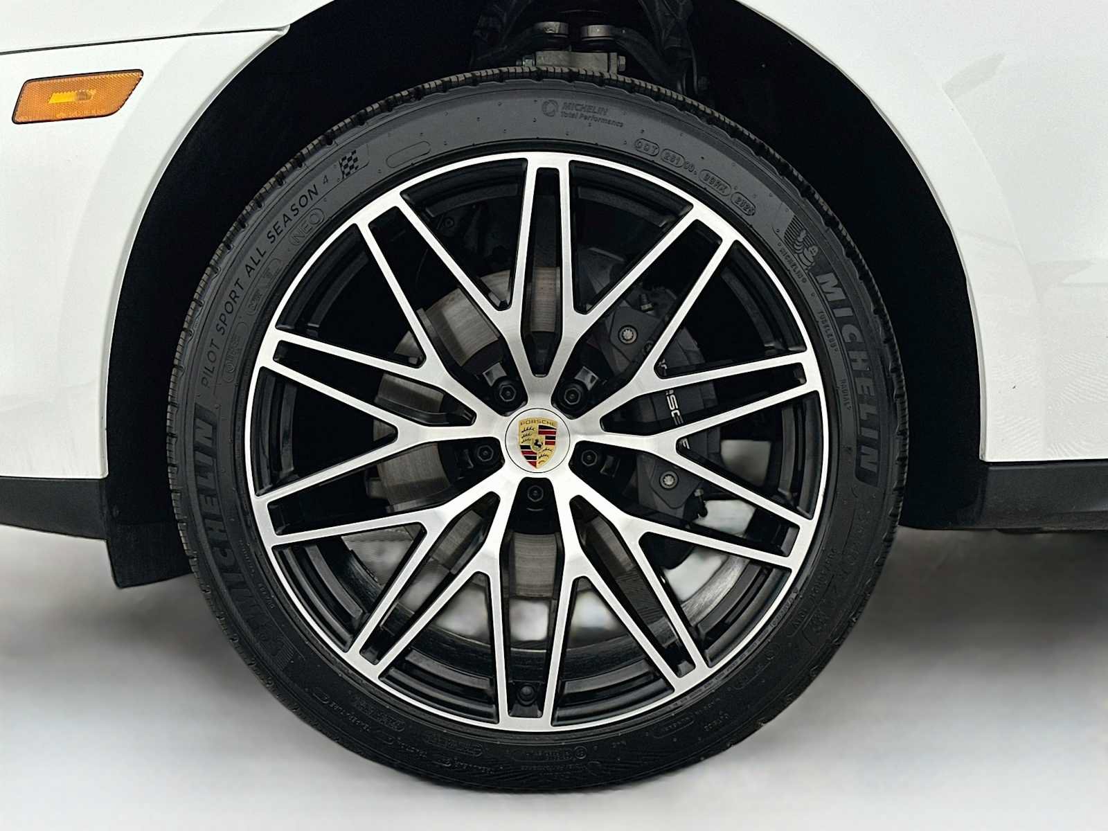 Certified 2026 Porsche Macan AWD/4WD image 32