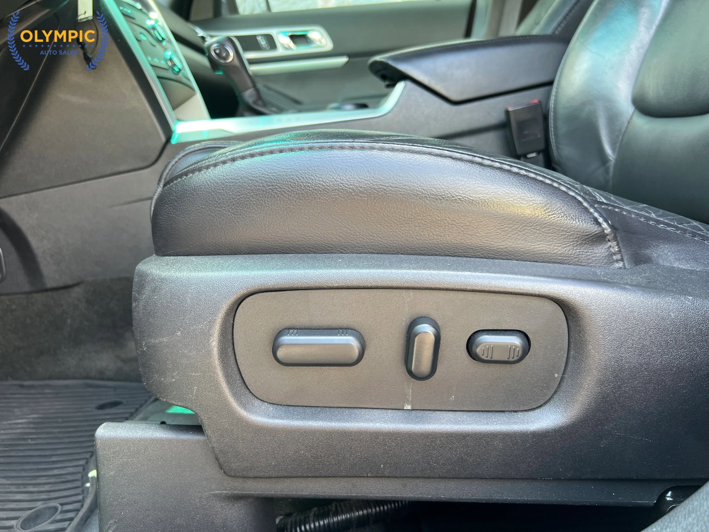 Used 2014 Ford Explorer XLT w/ Equipment Group 202A FWD image 39