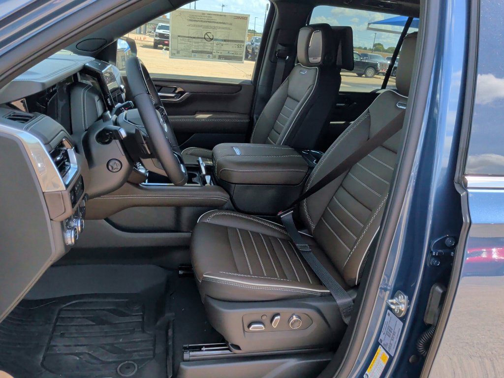New 2026 GMC Yukon Denali Ultimate AWD/4WD image 13