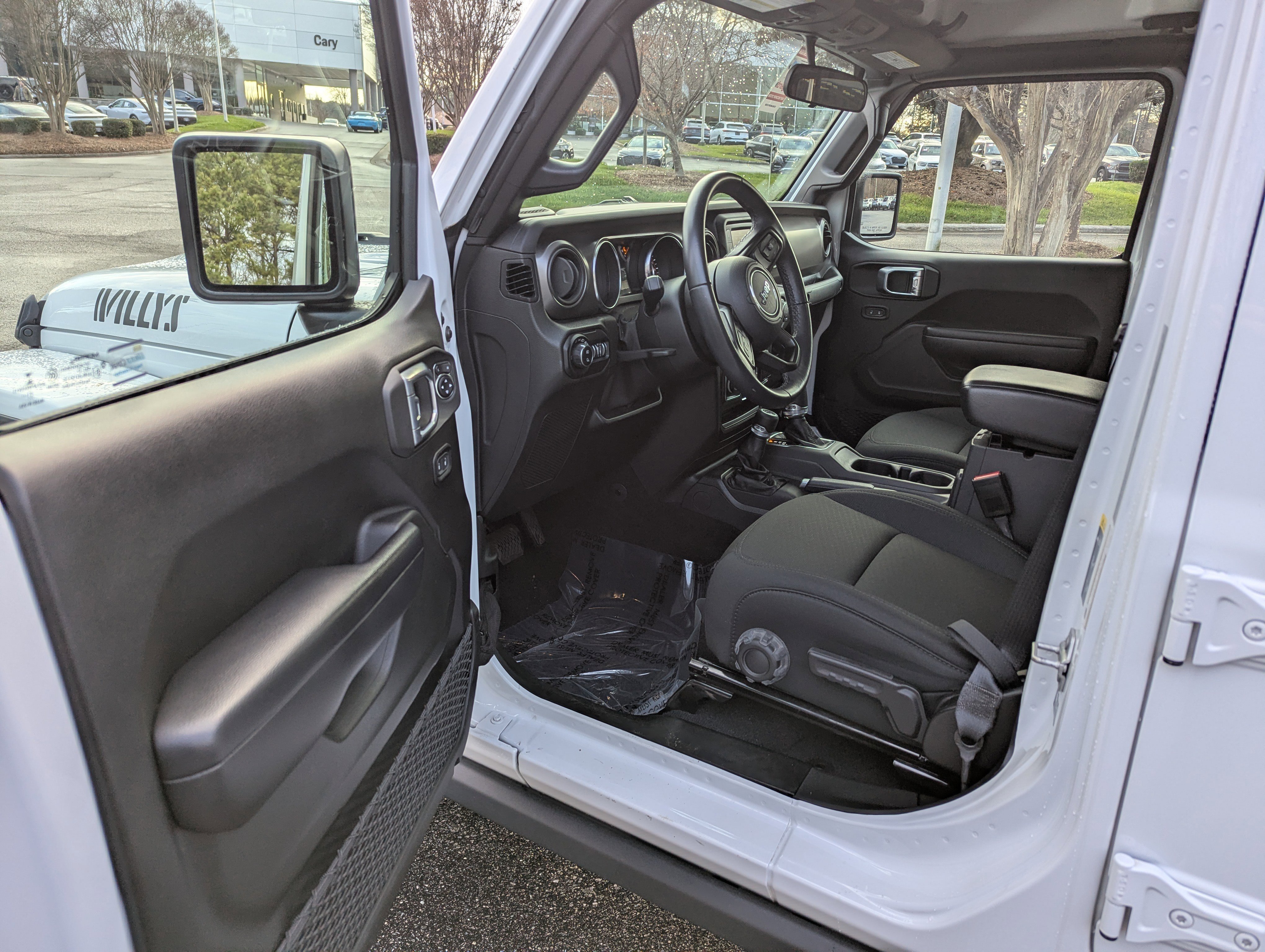 Used 2021 Jeep Gladiator Willys image 8