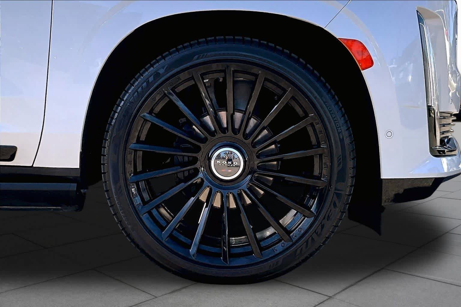Used 2021 Cadillac Escalade Sport w/ Driver Assist Tech Package AWD/4WD image 10