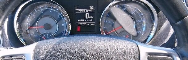 Used 2014 Chrysler Town & Country Touring FWD image 25