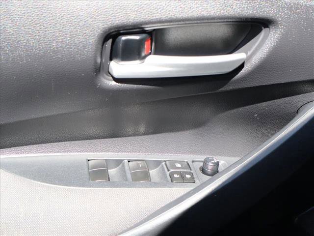 Used 2020 Toyota Corolla LE FWD image 12