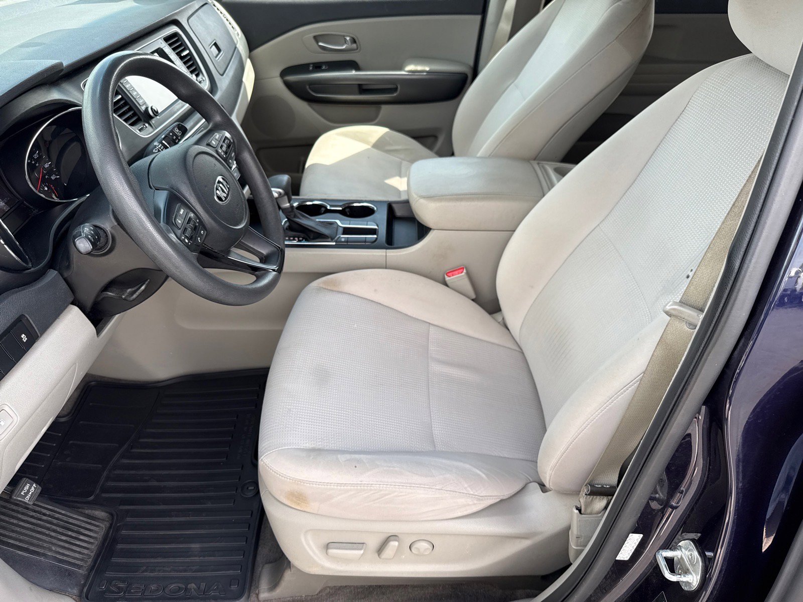 Used 2020 Kia Sedona LX image 10