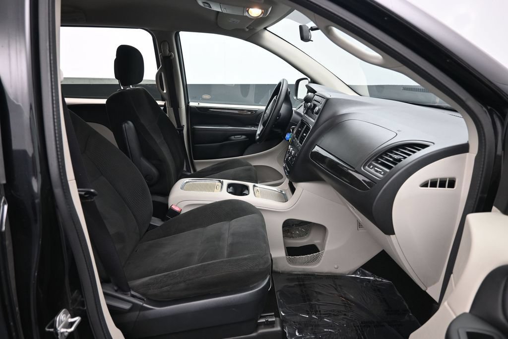Used 2016 Dodge Grand Caravan SXT FWD image 34