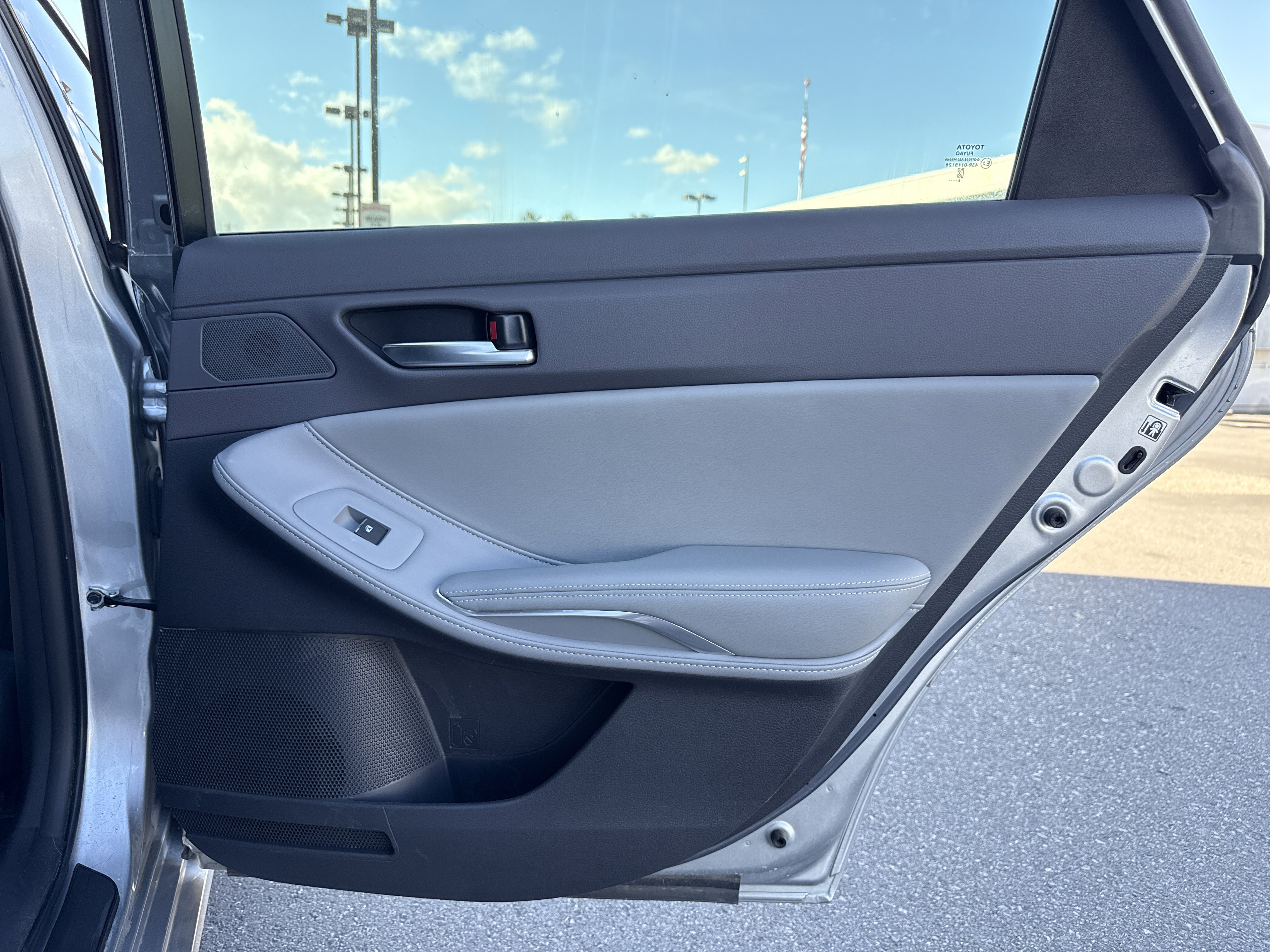 Used 2019 Toyota Avalon XLE image 11