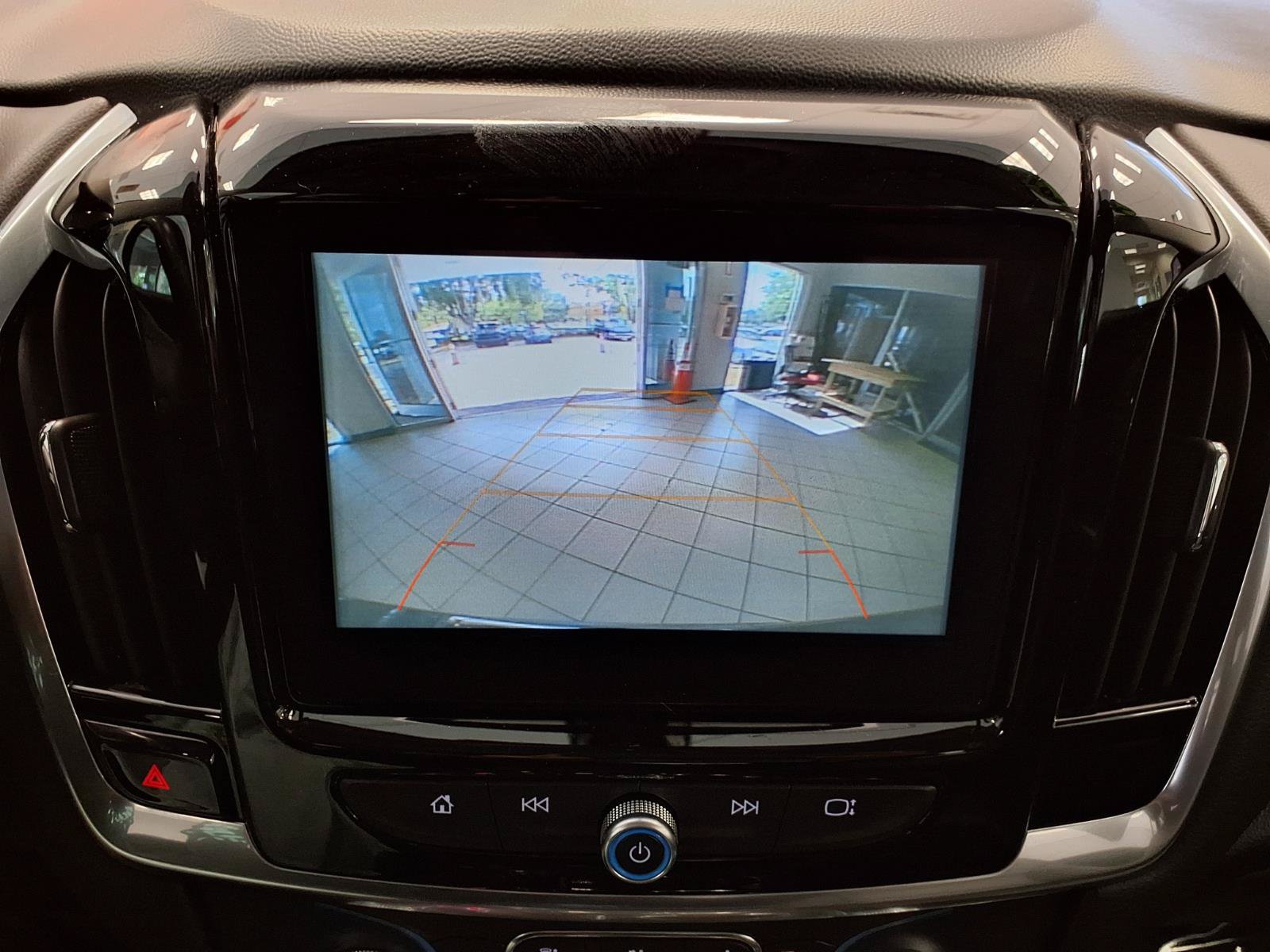 Used 2019 Chevrolet Traverse LT FWD image 25