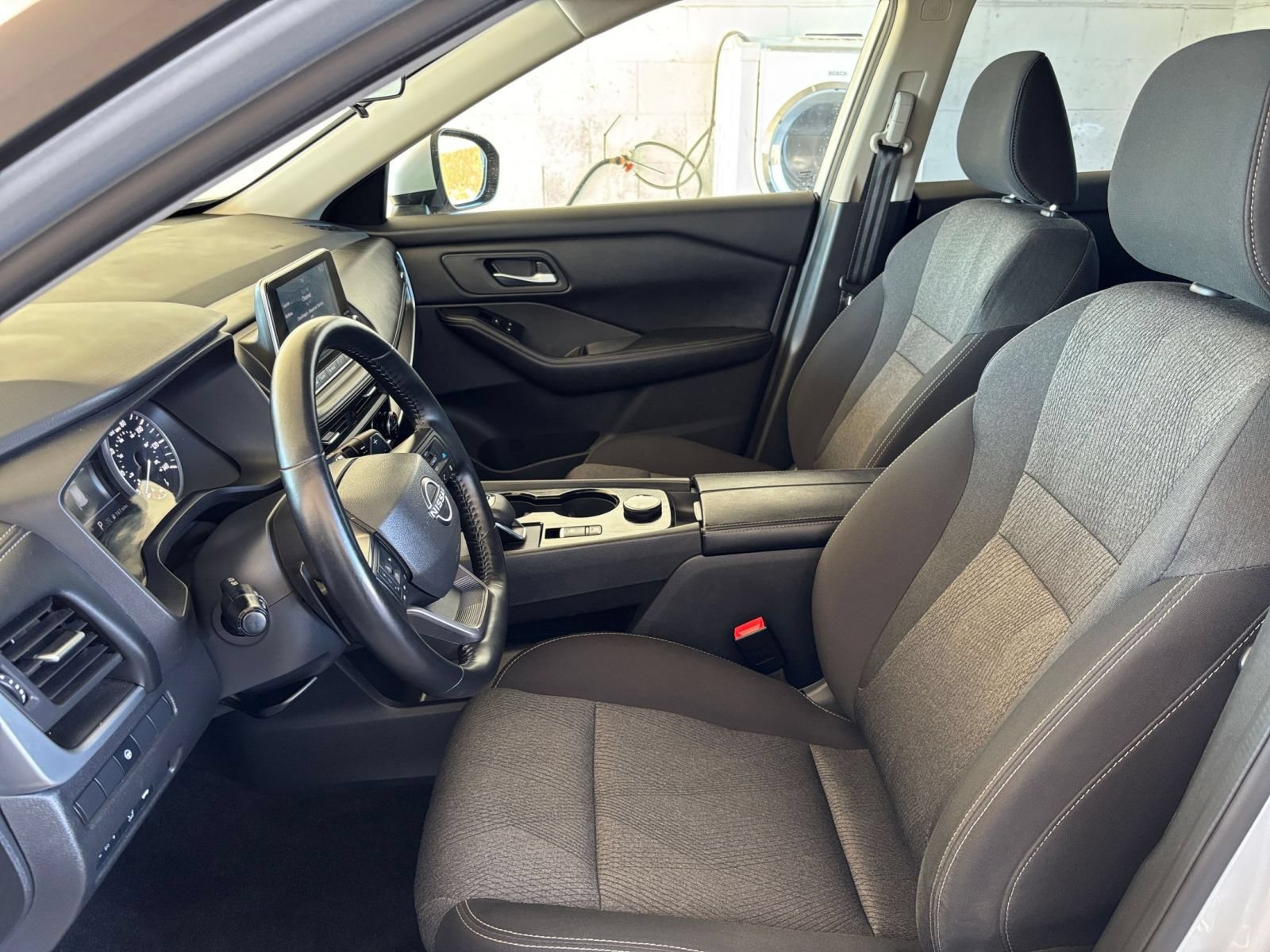 Used 2025 Nissan Rogue SV AWD/4WD image 28
