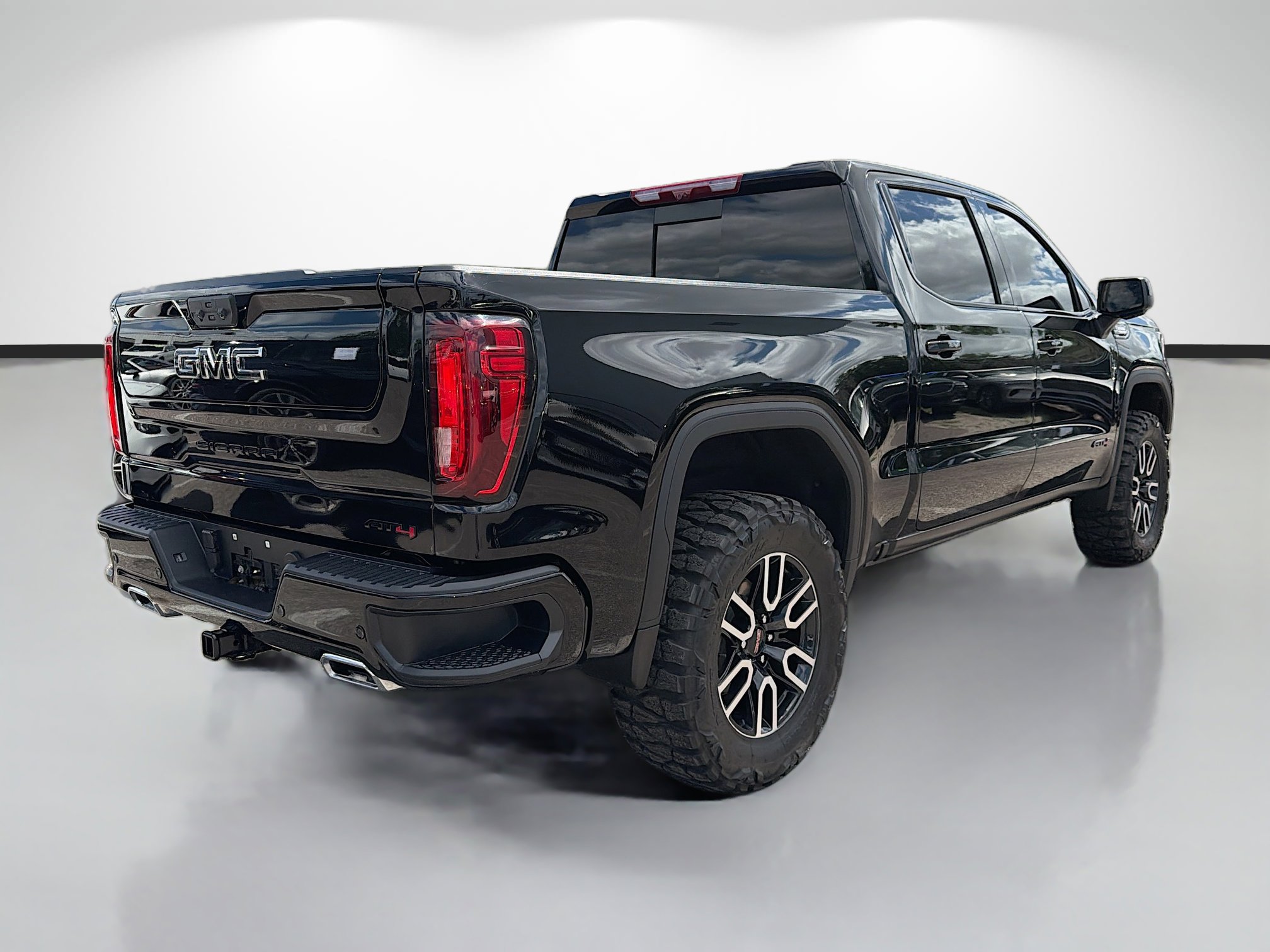 Used 2025 GMC Sierra 1500 AT4 w/ Technology Package image 3