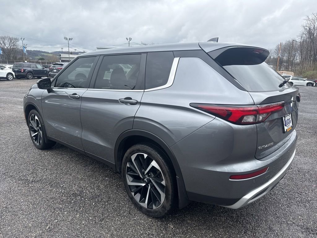 Used 2024 Mitsubishi Outlander SE image 6