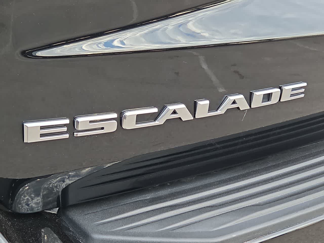 Used 2024 Cadillac Escalade Premium Luxury RWD image 11