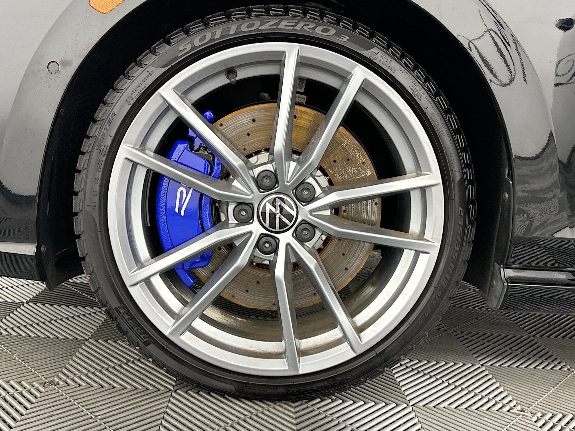 Used 2024 Volkswagen Golf R w/ MDO Package image 34