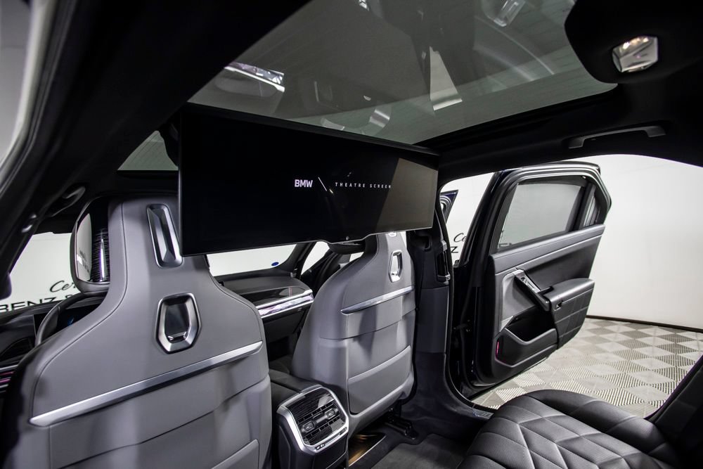 Used 2025 BMW 760i xDrive w/ Executive Package AWD/4WD image 23