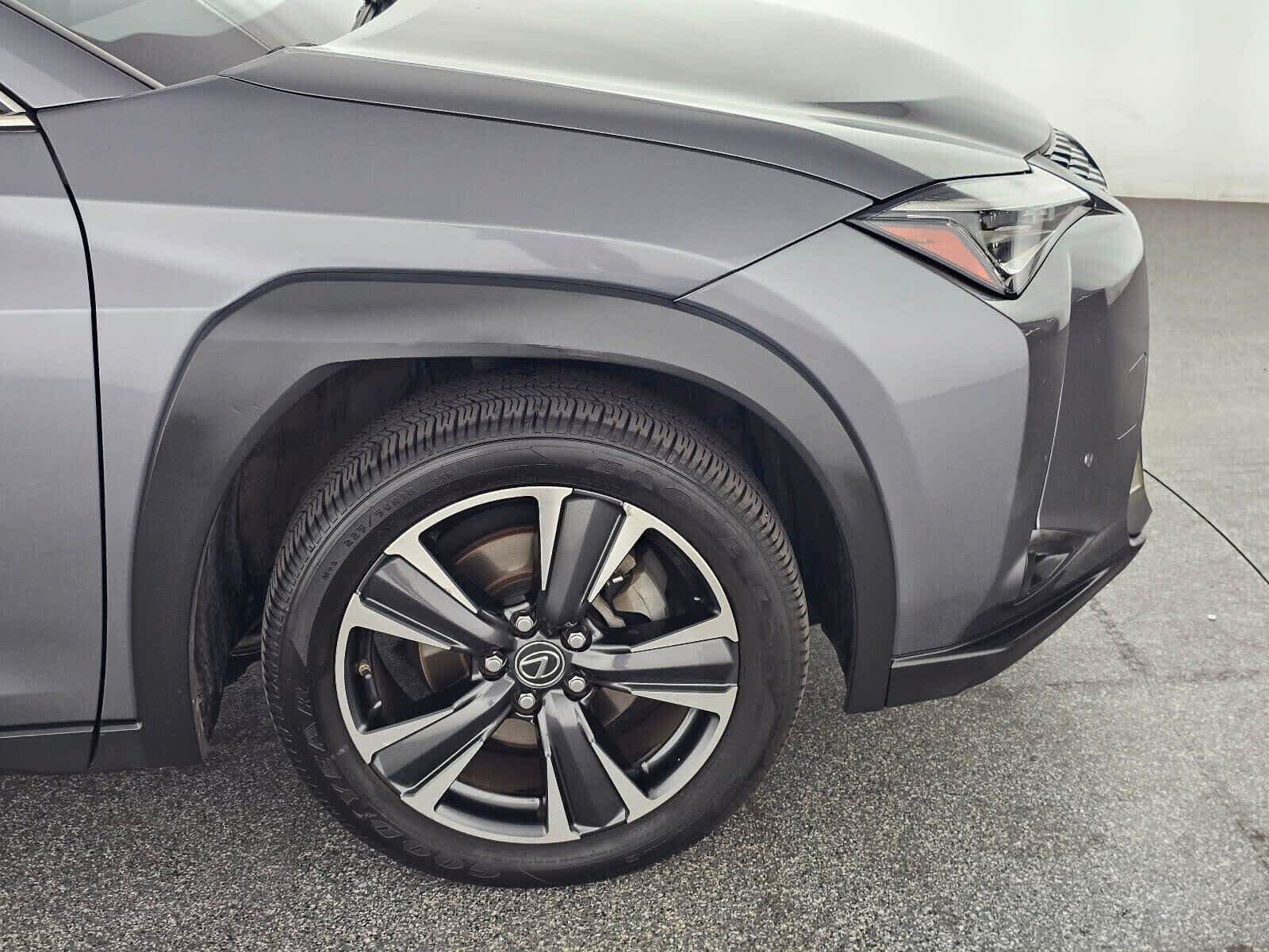 Used 2021 Lexus UX 200 w/ Accessory Package (Z2) FWD image 9