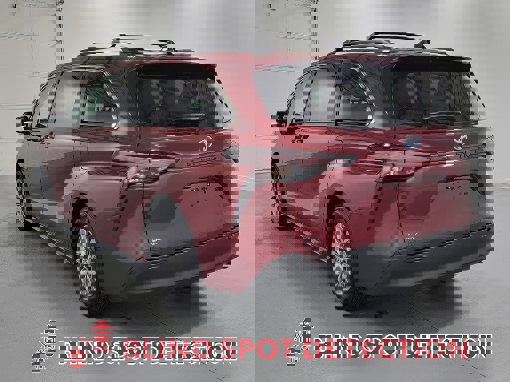 Used 2025 Toyota Sienna LE w/ LE Plus Package image 7