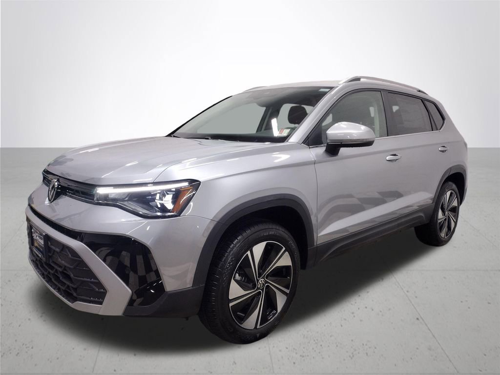Used 2025 Volkswagen Taos SE image 2