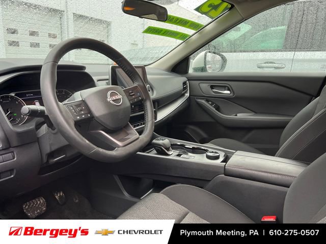 Used 2025 Nissan Rogue SV image 9