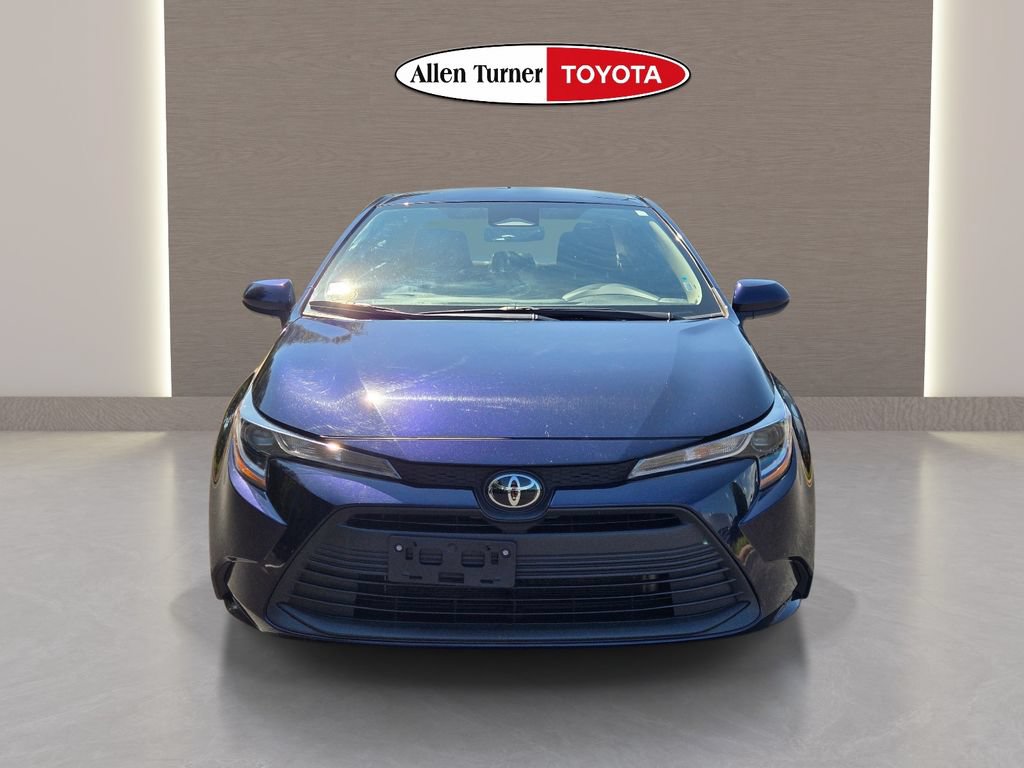 Used 2025 Toyota Corolla LE FWD image 4