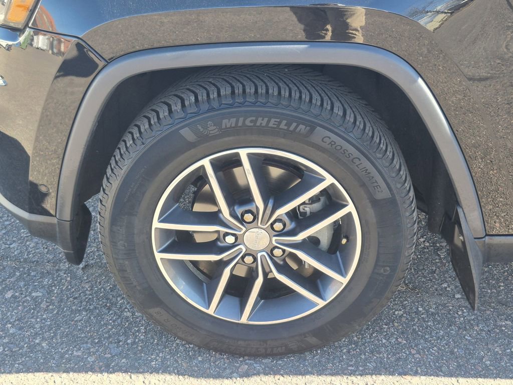 Used 2017 Jeep Grand Cherokee Limited w/ Luxury Group II image 18