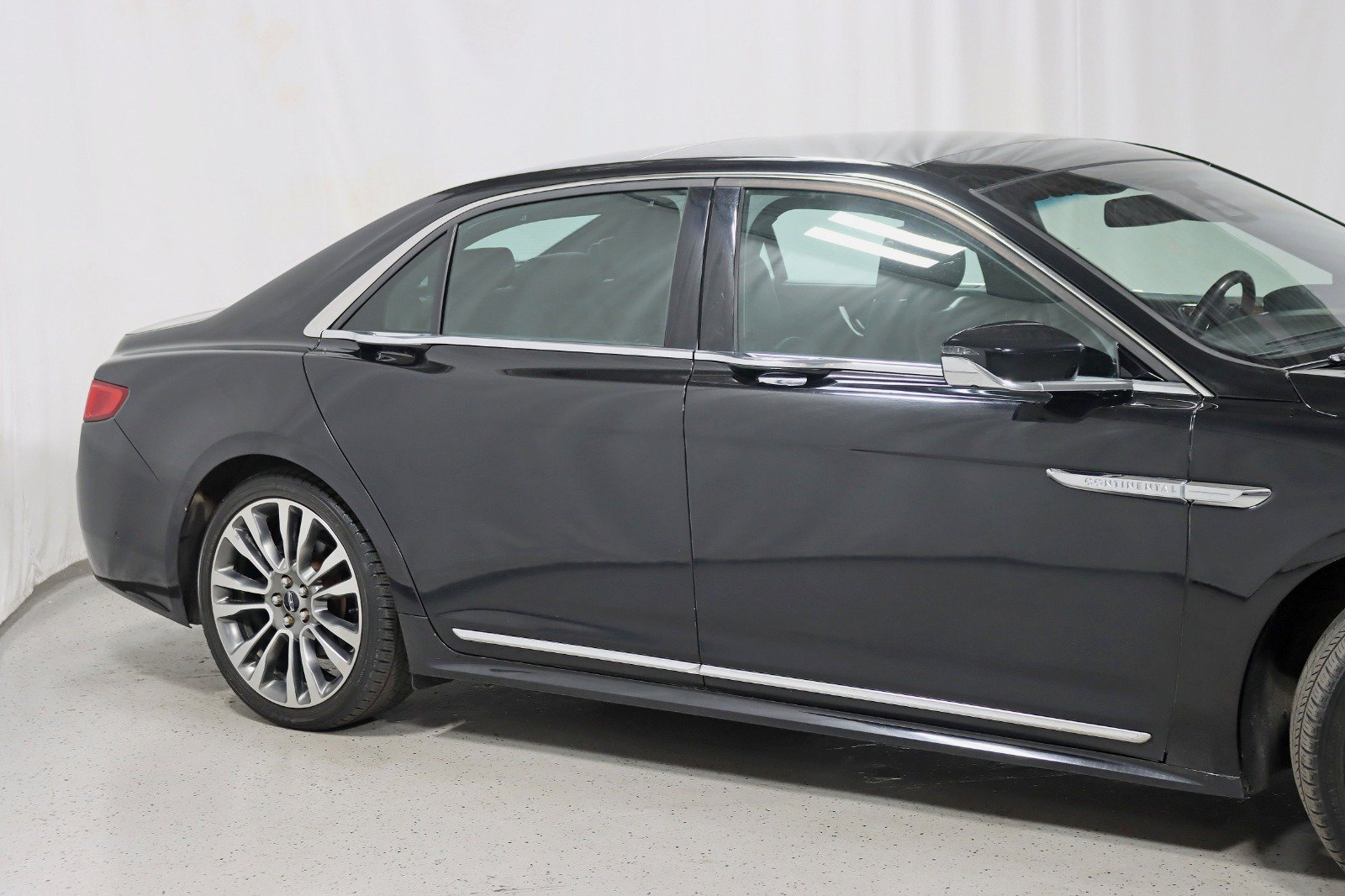 Used 2017 Lincoln Continental Reserve w/ Luxury Package AWD/4WD image 3