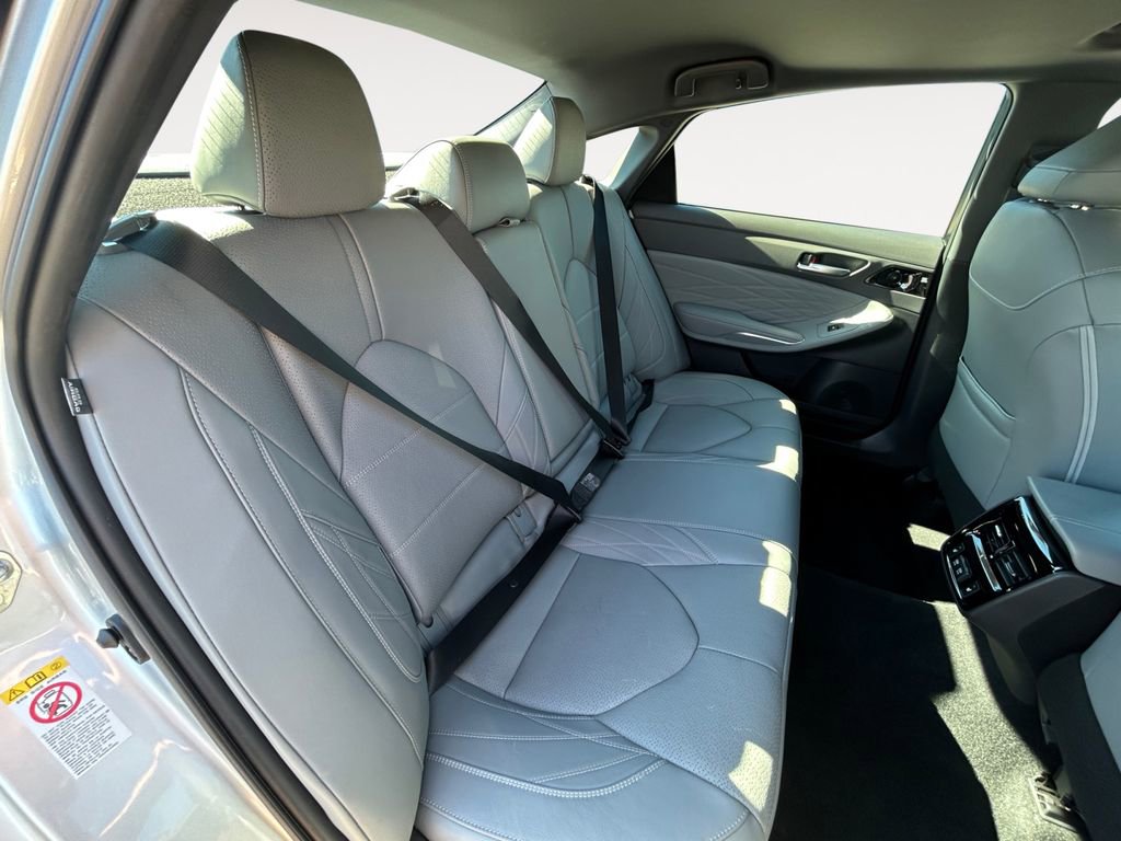 Used 2019 Toyota Avalon Limited image 11