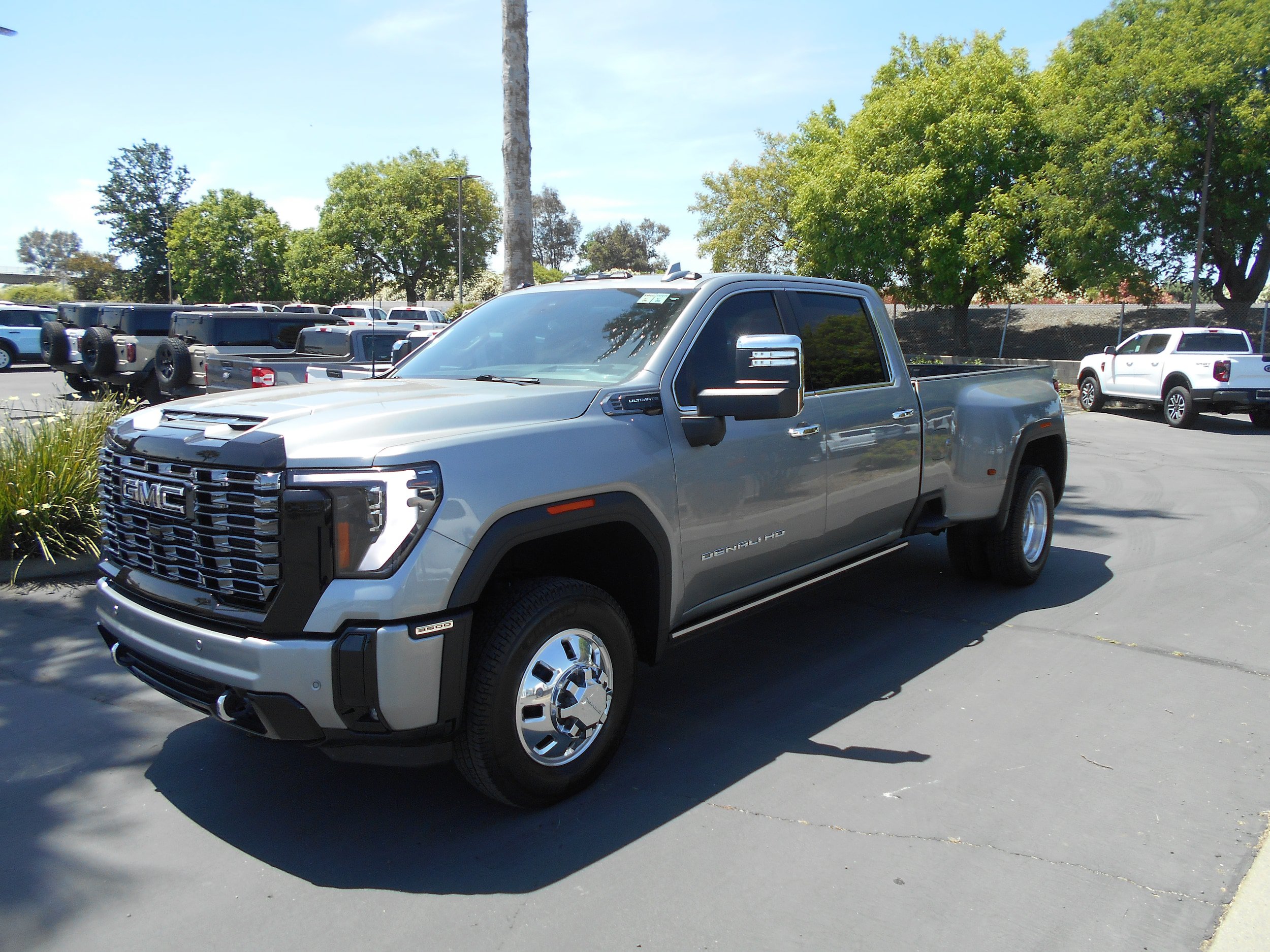 Used 2025 GMC Sierra 3500 Denali Ultimate AWD/4WD video 1