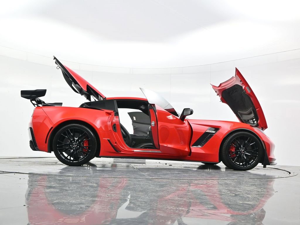 Used 2015 Chevrolet Corvette Z06 w/ 3LZ Preferred Equipment Group image 51