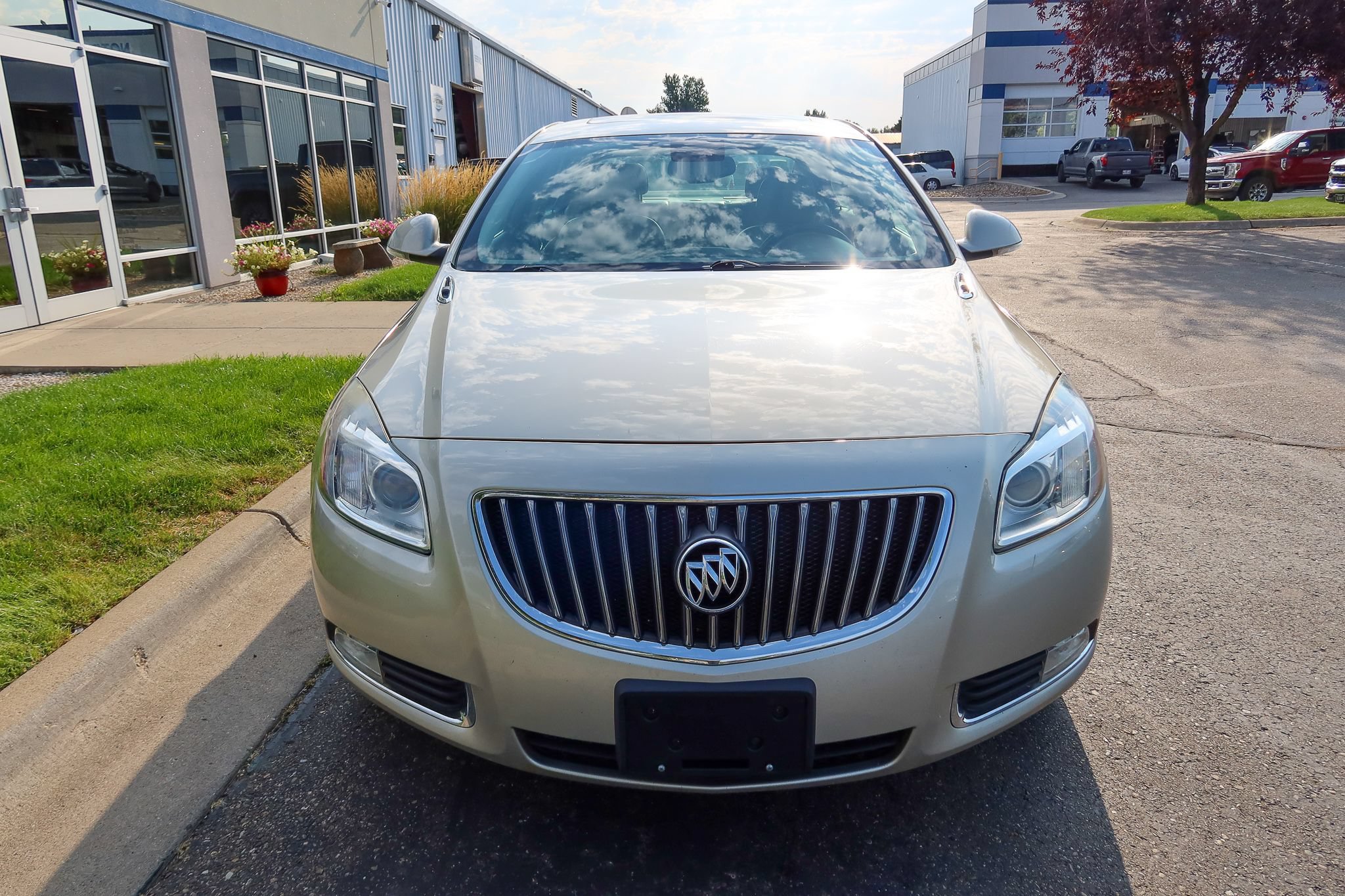 Used 2013 Buick Regal Premium FWD image 4