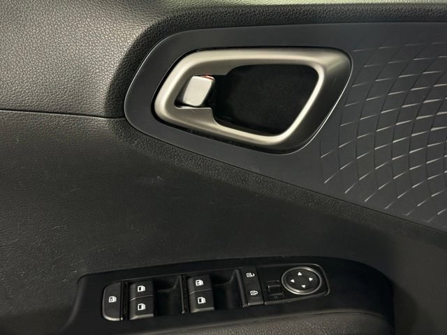 Used 2021 Kia Soul S FWD image 11