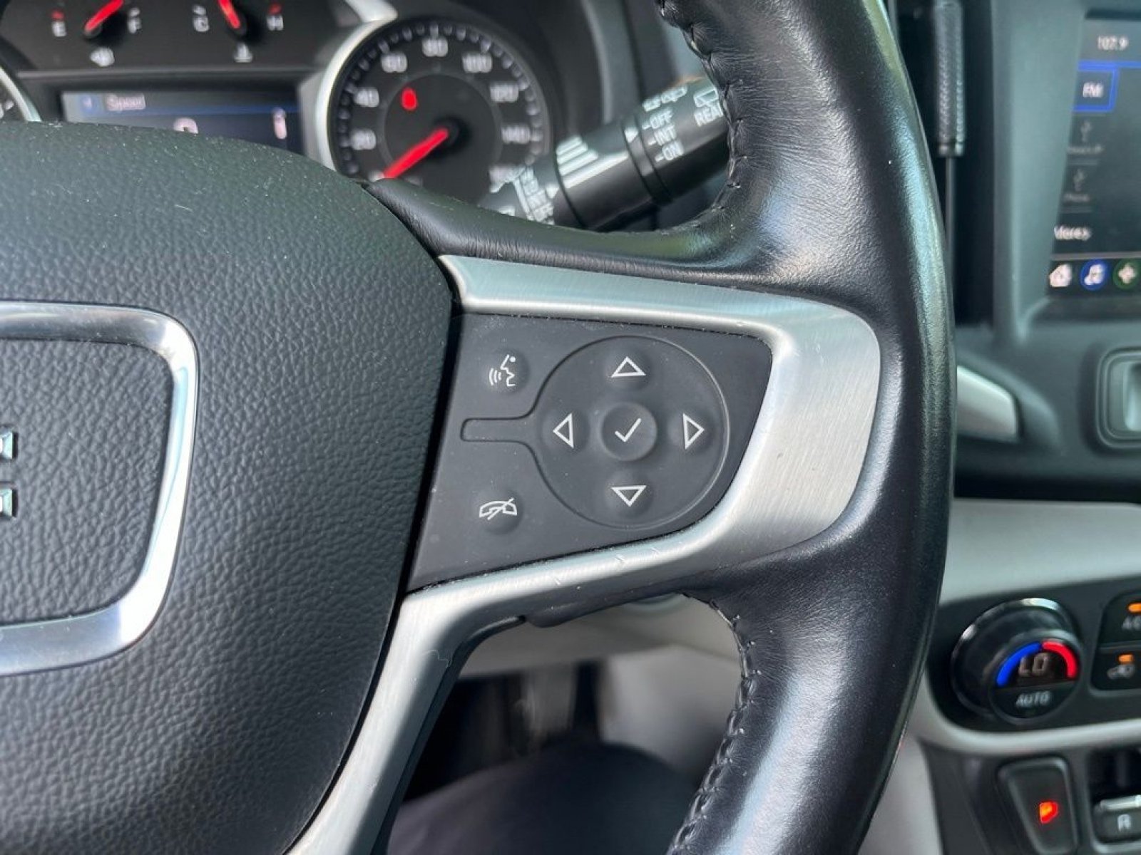 Used 2020 GMC Terrain SLE w/ Driver Convenience Package FWD image 8