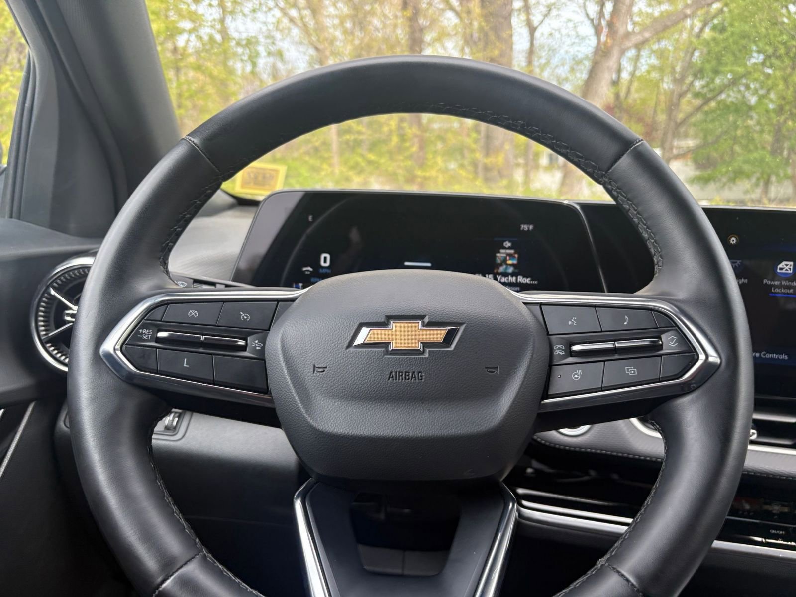 Used 2025 Chevrolet Equinox LT FWD image 25
