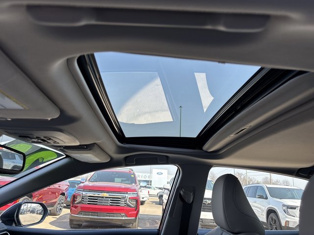 Used 2024 Toyota Camry XSE w/ Navigation Package image 15